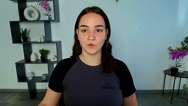 Snapshot of OliviaMontgommery chatting on 11/26/25, 06:14 OliviaMontgommery online show from 11/26/25, 06:14