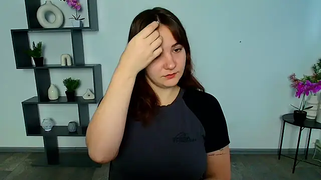 Snapshot of OliviaMontgommery chatting on 12/01/25, 07:13 OliviaMontgommery online show from 12/01/25, 07:13