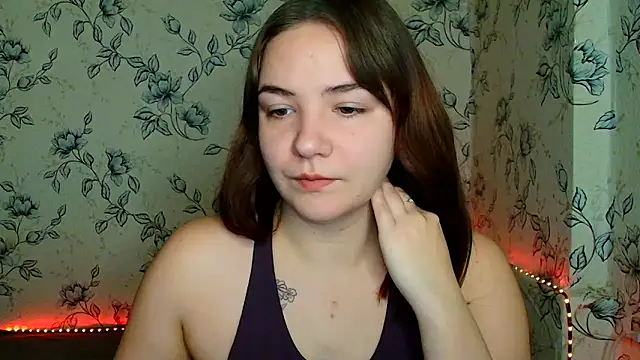 Snapshot of OliviaMontgommery chatting on 12/19/25, 11:06 OliviaMontgommery online show from 12/19/25, 11:06