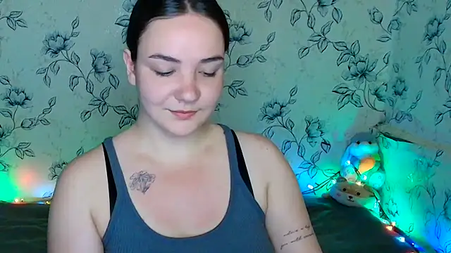 Snapshot of OliviaMontgommery chatting on 06/15/26, 12:29 OliviaMontgommery online show from 06/15/26, 12:29