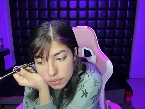 Violetta Swett  online show from 12/05/25, 01:20