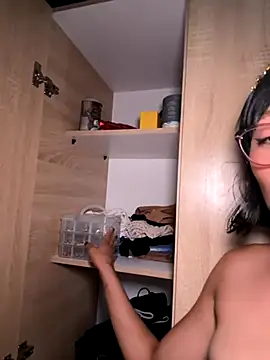 Snapshot of Qadeshoficial chatting on 10/26/25, 09:42 Qadeshoficial online show from 10/26/25, 09:42