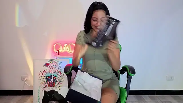 Snapshot of Qadeshoficial chatting on 12/18/25, 09:21 Qadeshoficial online show from 12/18/25, 09:21