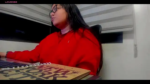 Snapshot of Xander_Taylor_ chatting on 11/30/25, 04:05 Xander Taylor online show from 11/30/25, 04:05