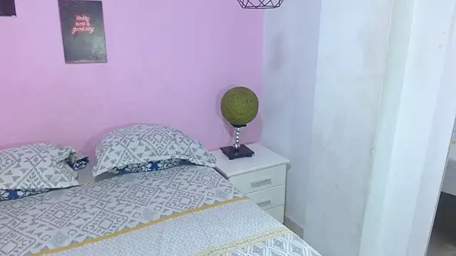 alessia nichols online show from 10/10/25, 07:13