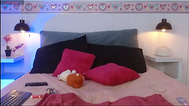 Suzy1  online show from 12/20/25, 08:05