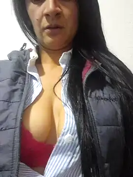 Snapshot of Lesli_14 chatting on 11/19/25, 03:06 Lesli 14 online show from 11/19/25, 03:06