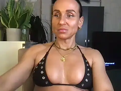 GluteQueenE online show from 01/14/26, 08:03