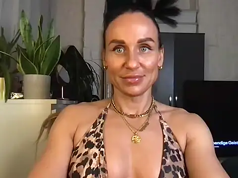 GluteQueenE online show from 02/05/26, 04:11