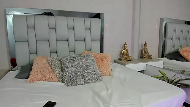 Snapshot of MarianaMiller1 chatting on 10/30/25, 02:46 MarianaMiller1 online show from 10/30/25, 02:46