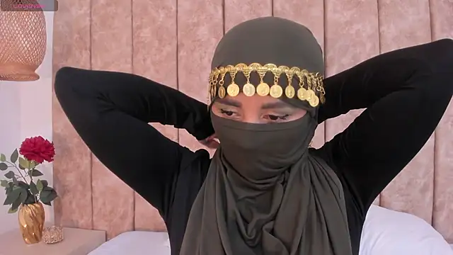 Snapshot of _alishaa_c chatting on 10/25/25, 01:35 alishaa c online show from 10/25/25, 01:35