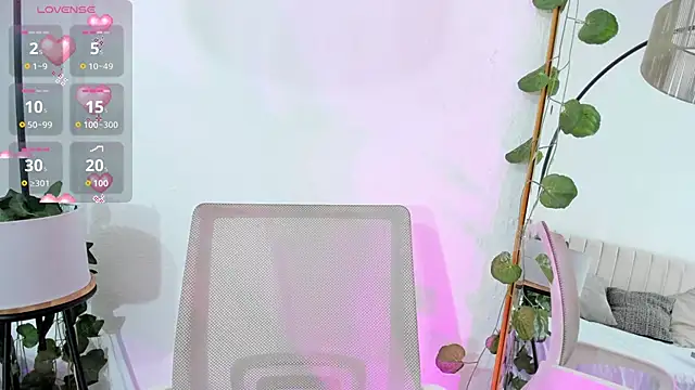 Snapshot of _alishaa_c chatting on 10/30/25, 10:21 alishaa c online show from 10/30/25, 10:21