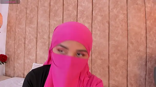 Snapshot of _alishaa_c chatting on 11/28/25, 02:47 alishaa c online show from 11/28/25, 02:47