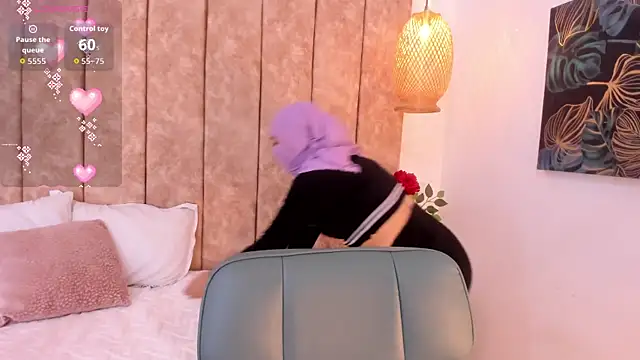 Snapshot of _alishaa_c chatting on 12/05/25, 04:10 alishaa c online show from 12/05/25, 04:10