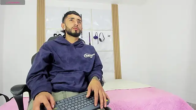 sofiandnick smith online show from 10/20/25, 05:30