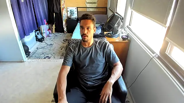 Snapshot of CassiusJohnson chatting on 10/14/25, 01:17 CassiusJohnson online show from 10/14/25, 01:17