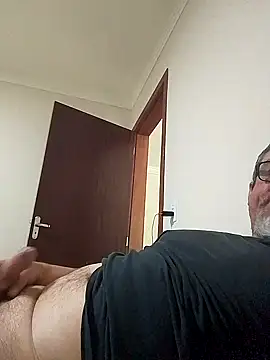 Snapshot of bozocwb chatting on 10/03/25, 12:24 bozocwb online show from 10/03/25, 12:24