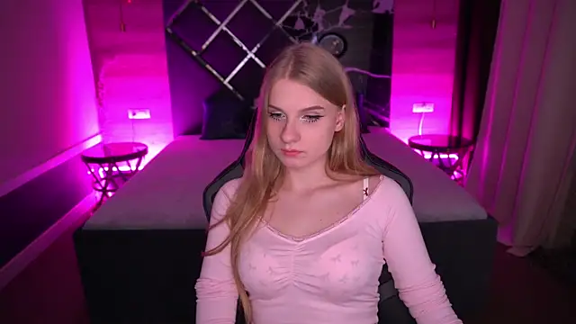 ViviAnneD online show from 10/18/25, 07:47