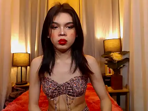 TWINKTRANSSHANEL online show from 02/18/26, 10:44