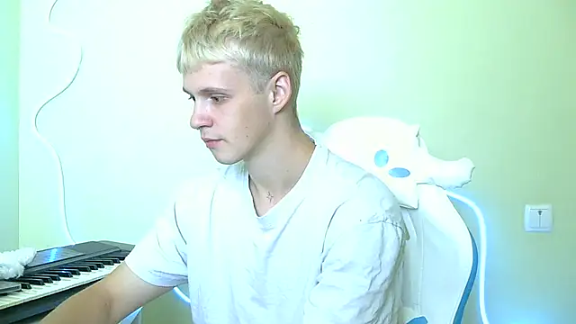 Snapshot of _Timmy_Boy_ chatting on 10/04/25, 10:24 Timmy Boy online show from 10/04/25, 10:24