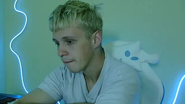 Snapshot of _Timmy_Boy_ chatting on 10/07/25, 11:57 Timmy Boy online show from 10/07/25, 11:57