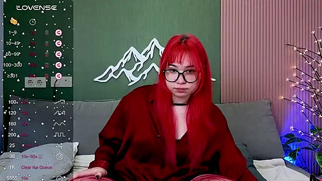 Klee Love online show from 10/13/25, 04:34