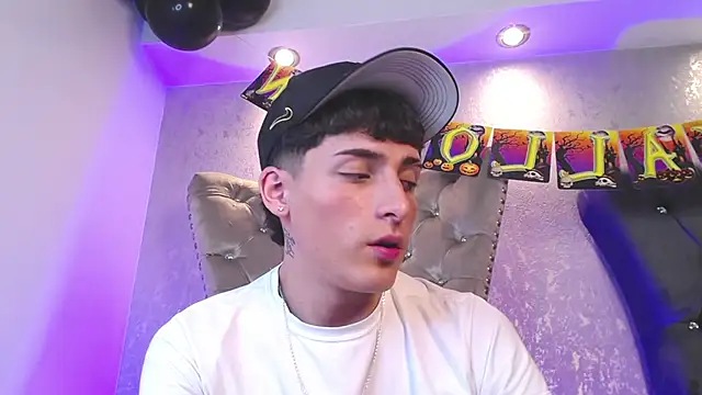 MateoMitchell online show from 10/18/25, 05:21