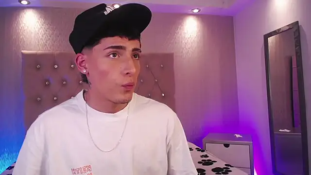 MateoMitchell online show from 11/11/25, 09:04