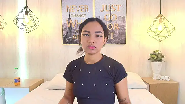 Juliie coper online show from 10/17/25, 12:41