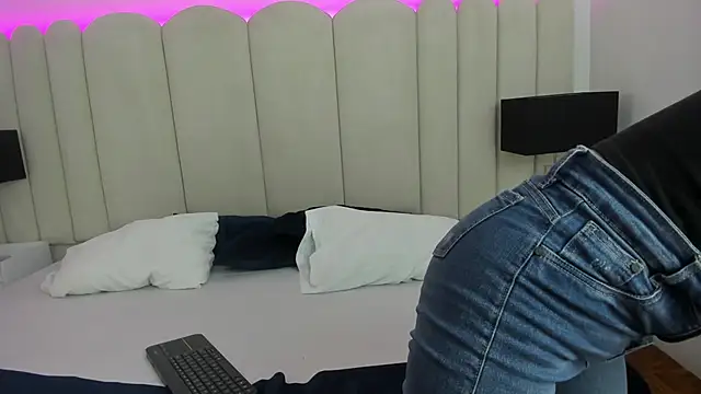 Alanha   online show from 10/24/25, 04:42