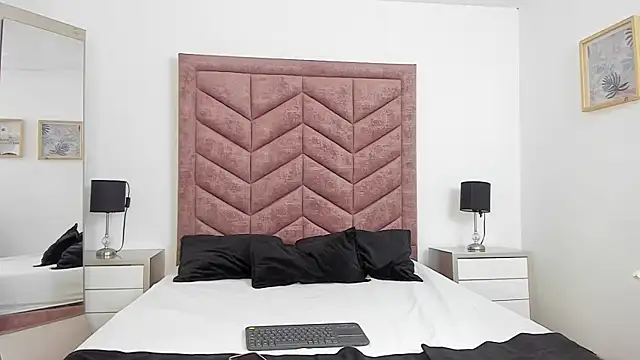 Alanha   online show from 10/30/25, 03:41