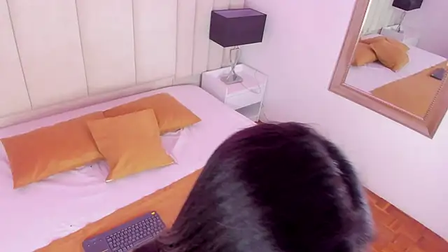 Alanha   online show from 12/16/25, 03:11