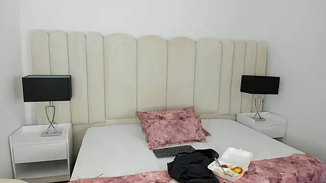 Alanha   online show from 12/20/25, 09:22