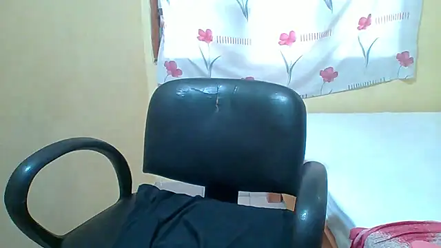 Snapshot of JuicyVixen_ chatting on 01/15/26, 07:02 JuicyVixen online show from 01/15/26, 07:02