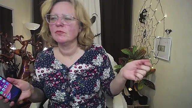 VestaWoody online show from 10/11/25, 12:15