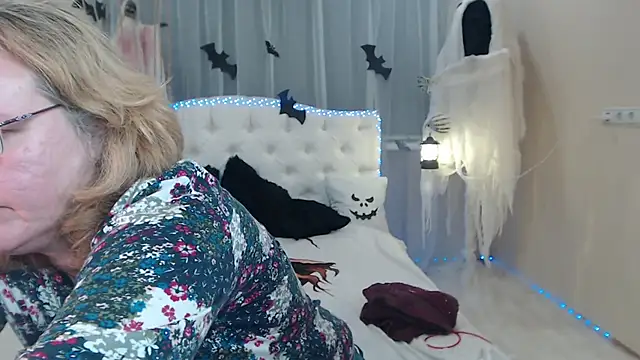 VestaWoody online show from 10/17/25, 06:27