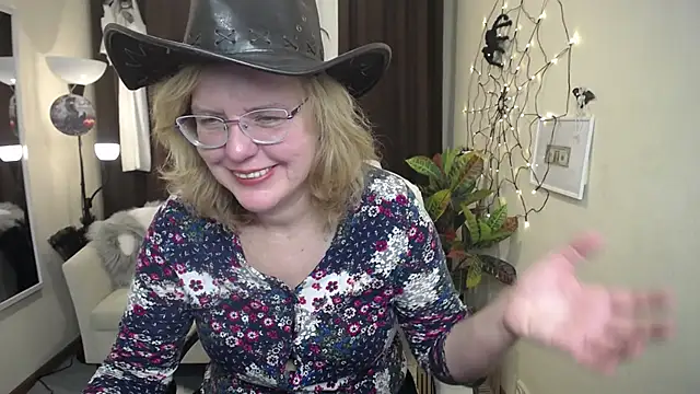 VestaWoody online show from 10/27/25, 07:01