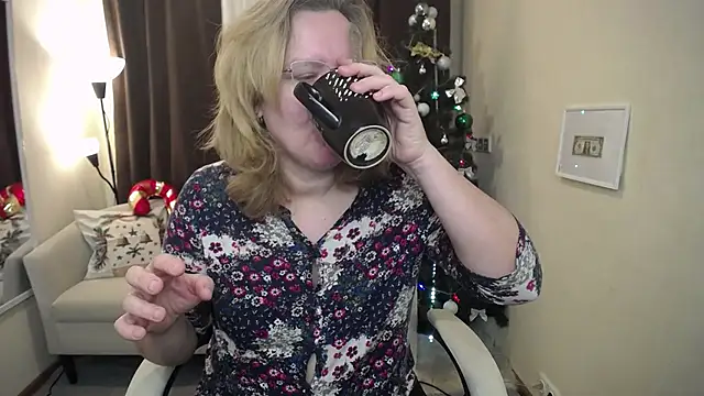 VestaWoody online show from 12/01/25, 07:35