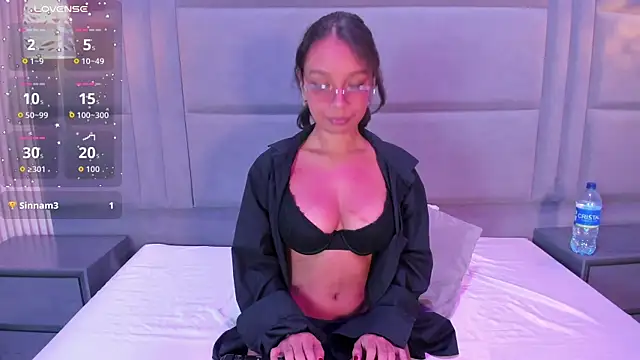 Snapshot of AliceJackkson chatting on 10/17/25, 11:35 AliceJackkson online show from 10/17/25, 11:35