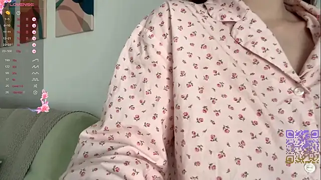 Snapshot of GilySuper chatting on 11/21/25, 06:12 GilySuper online show from 11/21/25, 06:12