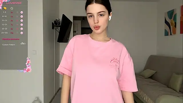 Snapshot of GilySuper chatting on 11/28/25, 08:06 GilySuper online show from 11/28/25, 08:06