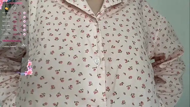 Snapshot of GilySuper chatting on 11/30/25, 09:35 GilySuper online show from 11/30/25, 09:35