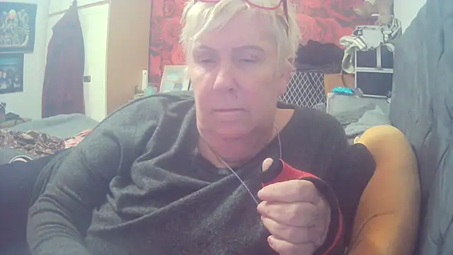 Playful MILF Demi online show from 10/20/25, 12:05