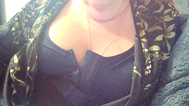 Playful MILF Demi online show from 02/08/26, 10:46