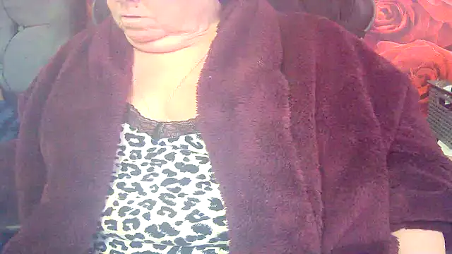 Playful MILF Demi online show from 03/01/26, 07:43