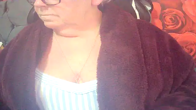 Playful MILF Demi online show from 03/03/26, 06:36