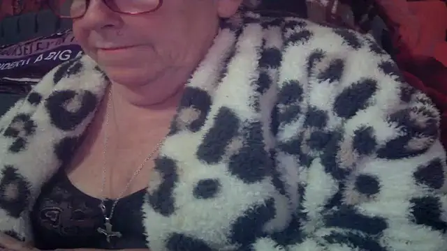 Playful MILF Demi online show from 04/21/26, 09:39