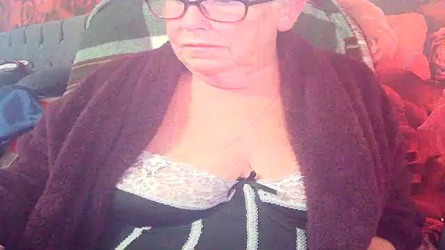 Snapshot of Playful_MILF_Demi chatting on 06/15/26, 08:44 Playful MILF Demi online show from 06/15/26, 08:44