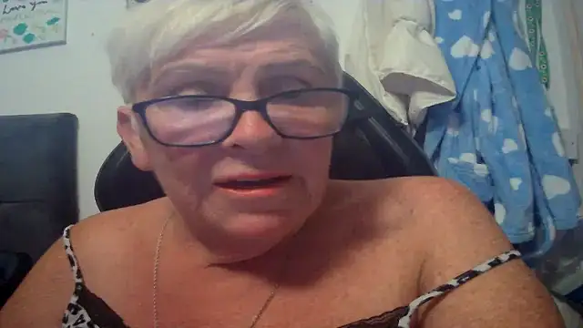 Snapshot of Playful_MILF_Demi chatting on 07/05/26, 05:09 Playful MILF Demi online show from 07/05/26, 05:09