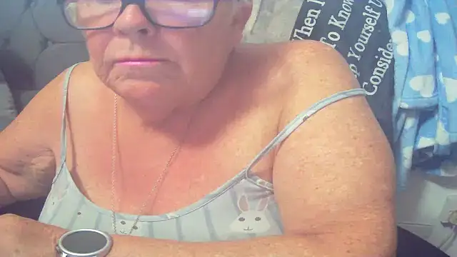Snapshot of Playful_MILF_Demi chatting on 07/16/26, 06:03 Playful MILF Demi online show from 07/16/26, 06:03